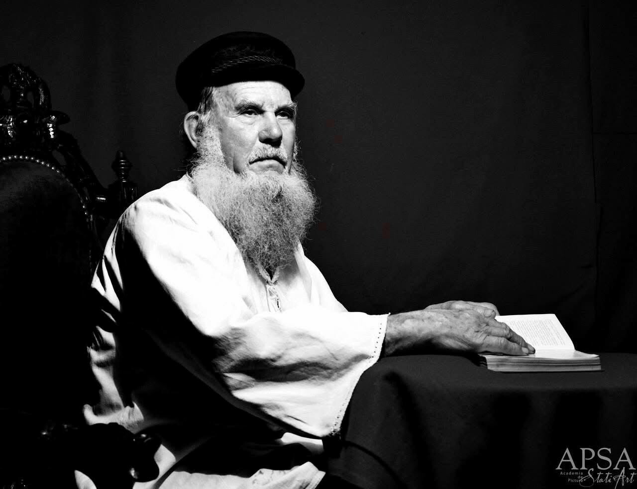 Archival photograph, 2016, APSA, Chișinău; documentary view of a life-model session at the Private Painting Academy.